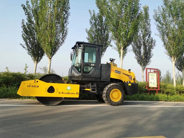 洛陽壓路機(jī)